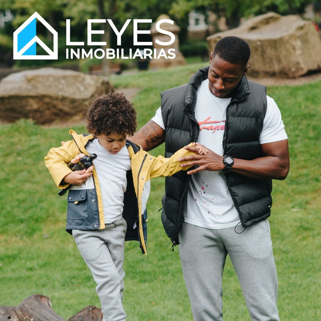 ¿Qué ocurre con los herederos de bienes raíces menores de edad? 🧑‍🦰🏡